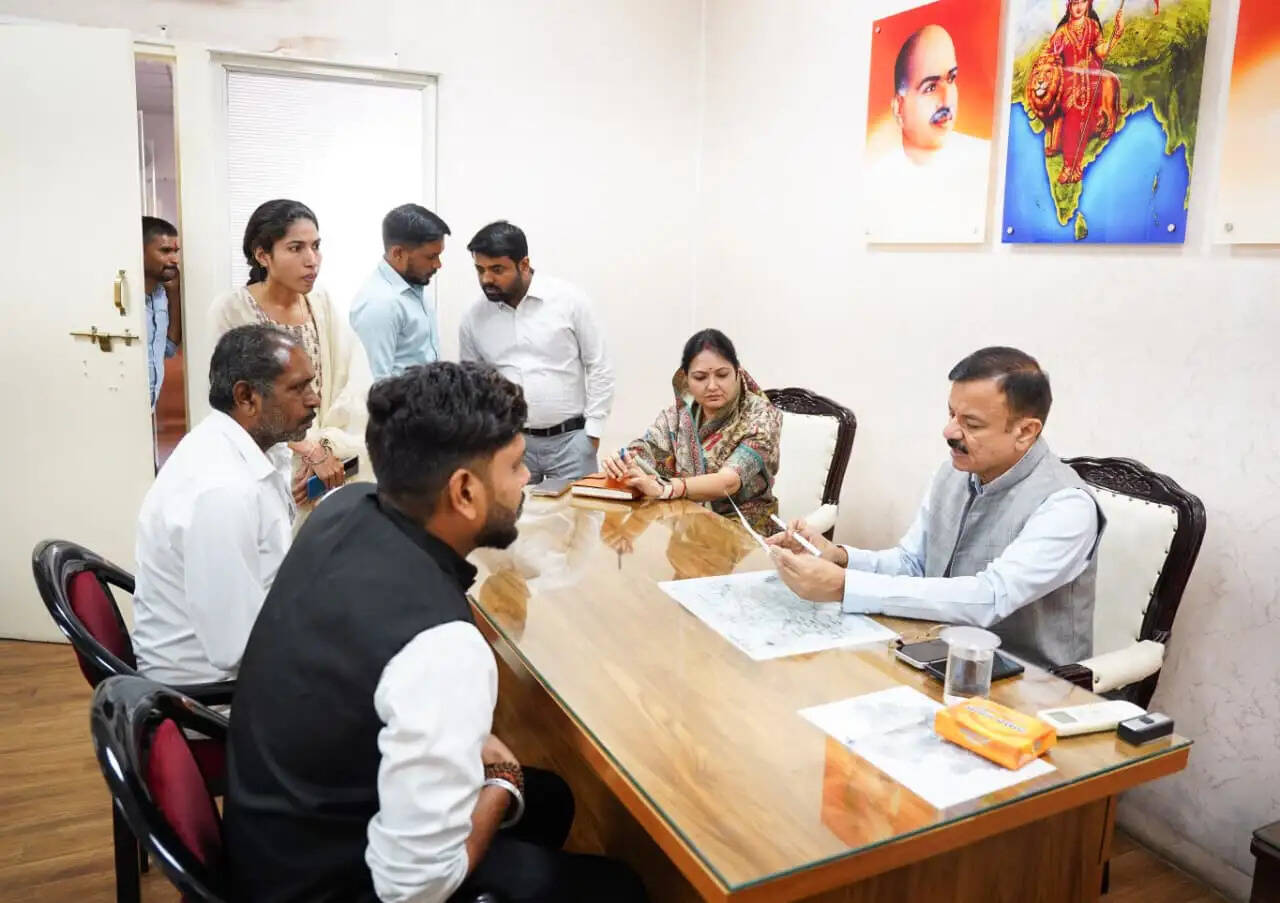 भाजपा प्रदेश कार्यालय में मंत्री उदय प्रताप सिंह ने सुनीं कार्यकर्ताओं की समस्याएं,&nbsp;त्वरित निराकरण के दिए निर्देश