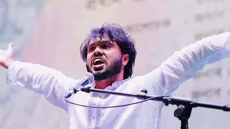 उस्मान हादी की मौत से उबल उठा बांग्लादेश, डेढ़ साल में कैसे बने छात्र आंदोलन का चेहरा