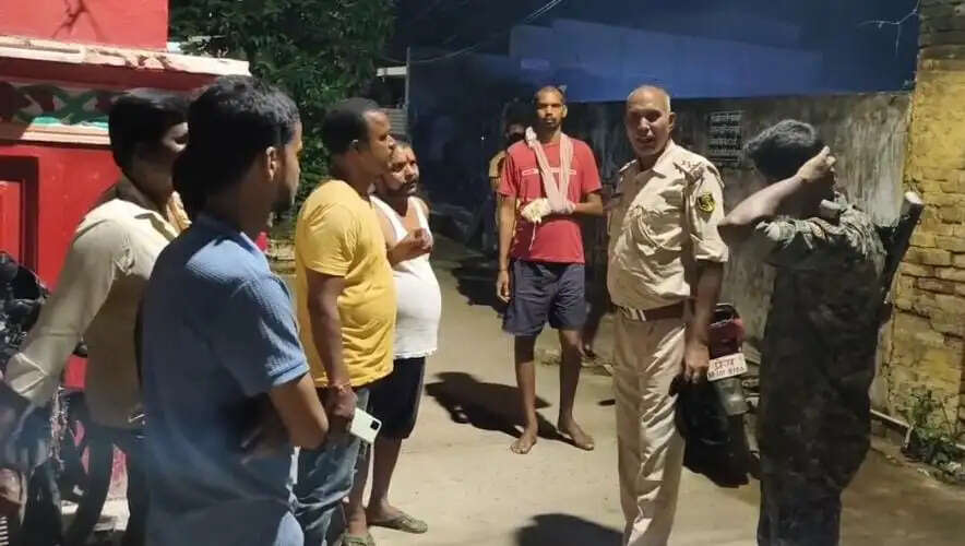 सिकंदरपुर में चैती भद्रकाली पूजा पर घमासान