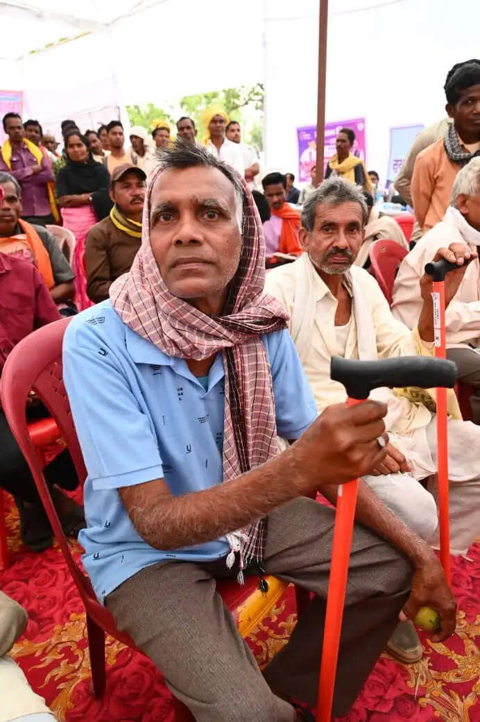 कोरिया : विधायक और कलेक्टर ने खुद सुनीं 14 गांवों की समस्याएं, हाथों-हाथ बांटी 'खुशियों की चाबी'