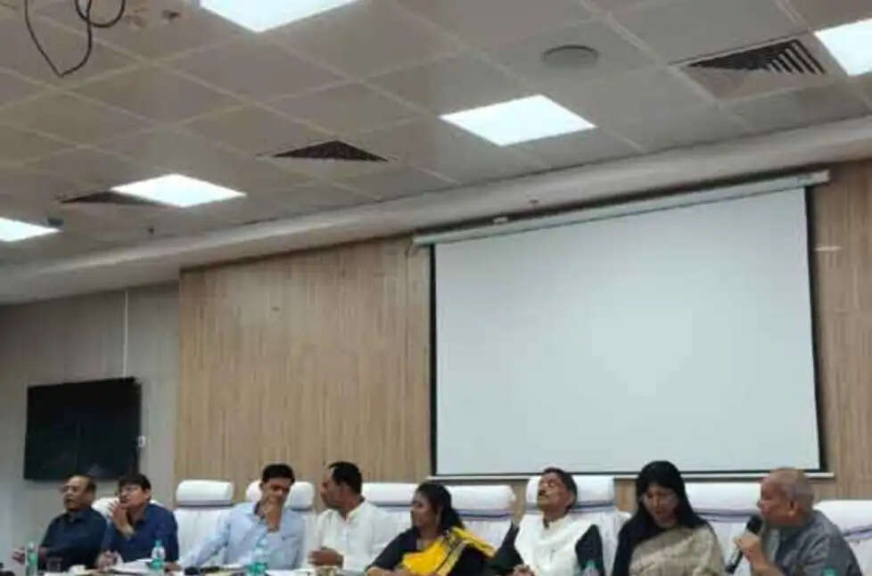 रांची नगर निगम परिषद की बैठक में 25 विकास प्रस्तावों पर चर्चा,पायलट सिटी बनाने और पुलिस कमिश्नर प्रणाली लागू करने की उठी मांग