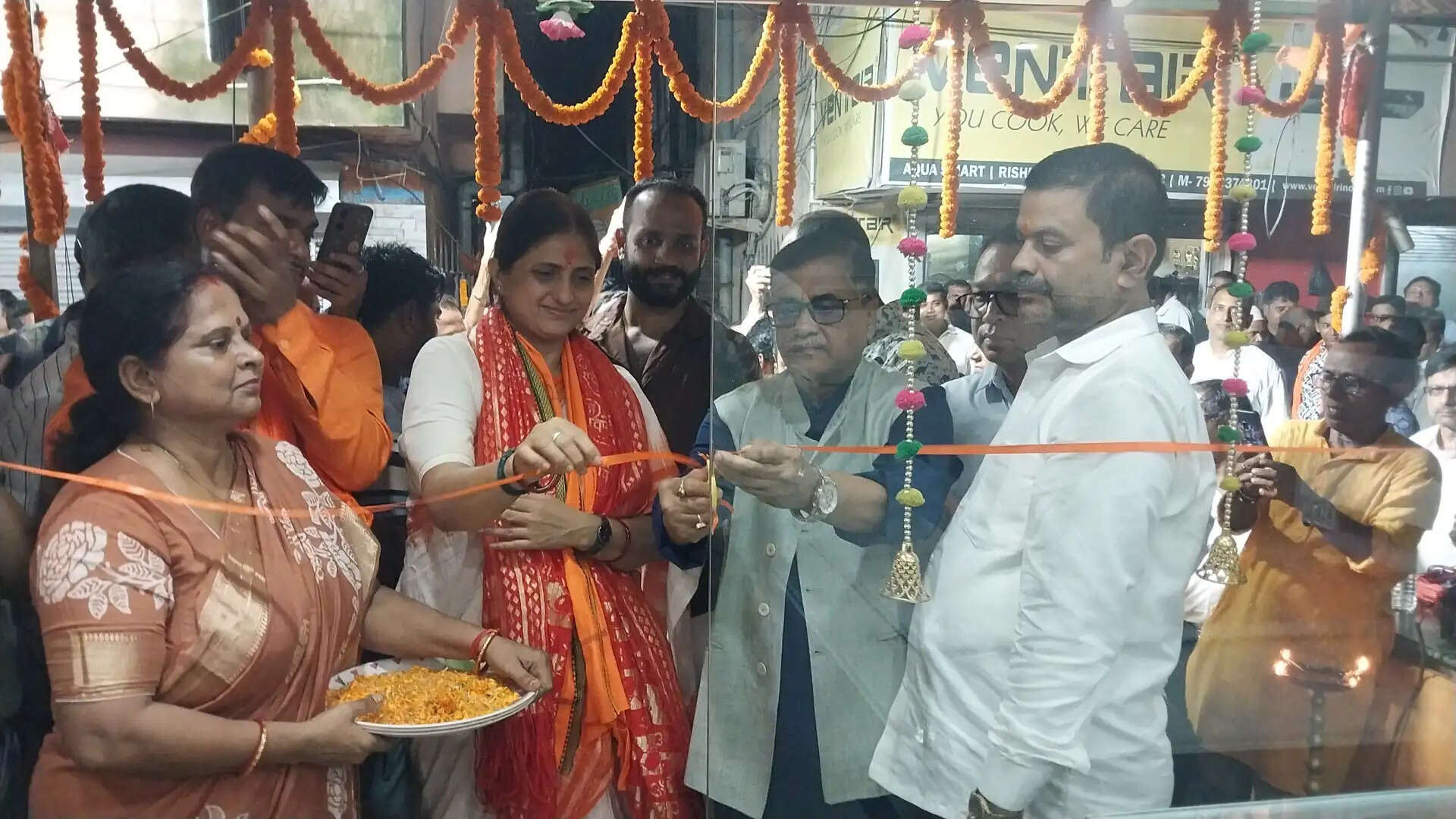 रिषड़ा में विधायक सेवा केंद्र का उद्घाटन
