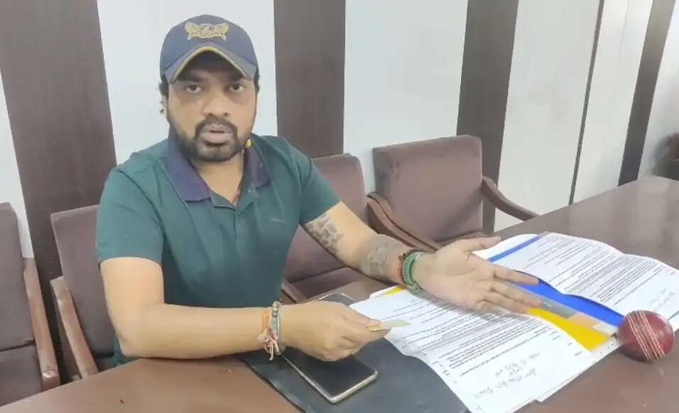 इलाज में लापरवाही, अवैध वसूली व सीएमओ पर संरक्षण देने का आरोप