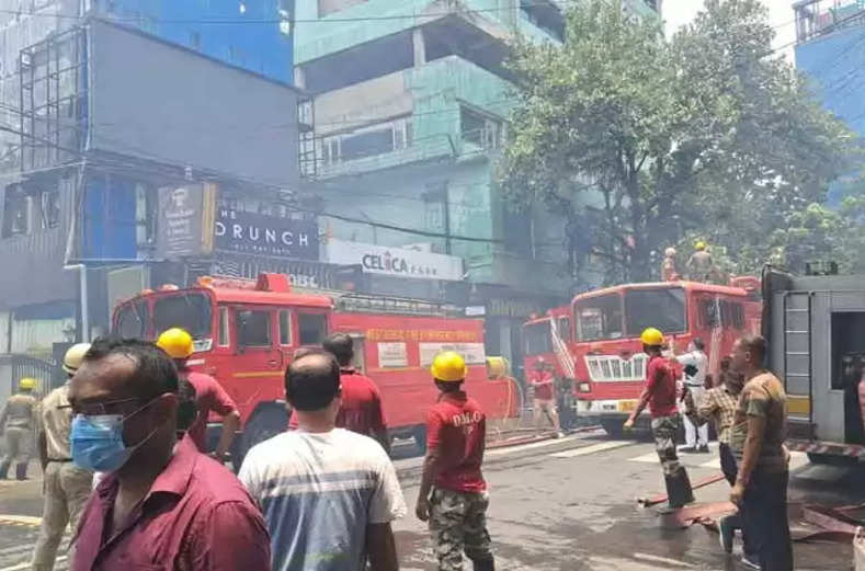 पार्क स्ट्रीट के एक होटल में लगी आग, कोई घायल नहीं