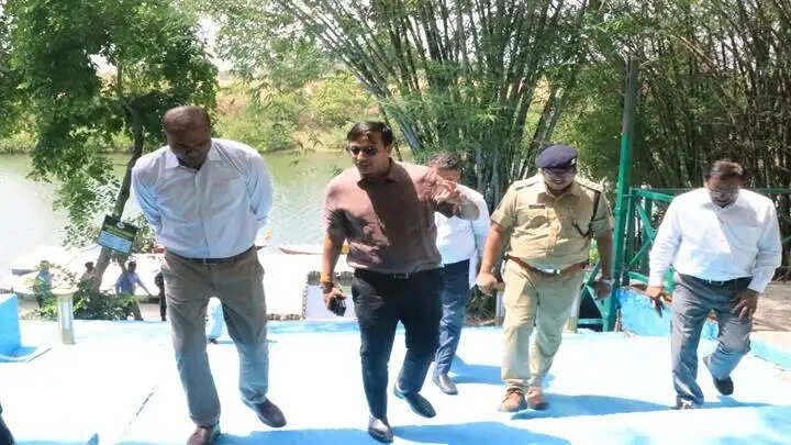विदिशाः संभागायुक्त ने उदयगिरि जंगल रिसोर्ट में मोटर बोट संचालन व्यवस्थाओं का लिया जायजा