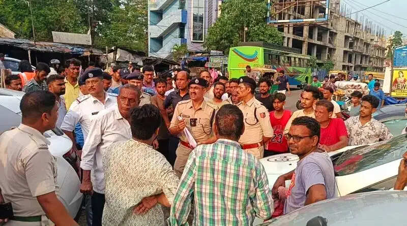 आसनसोल में अवैध पार्किंग के खिलाफ पुलिस ने चलाया अभियान