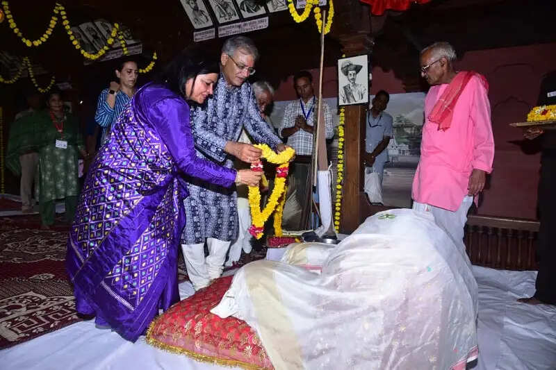 मुख्य निर्वाचन आयुक्त ने सपत्नीक किया मप्र के ऐतिहासिक नगर महेश्वर का भ्रमण