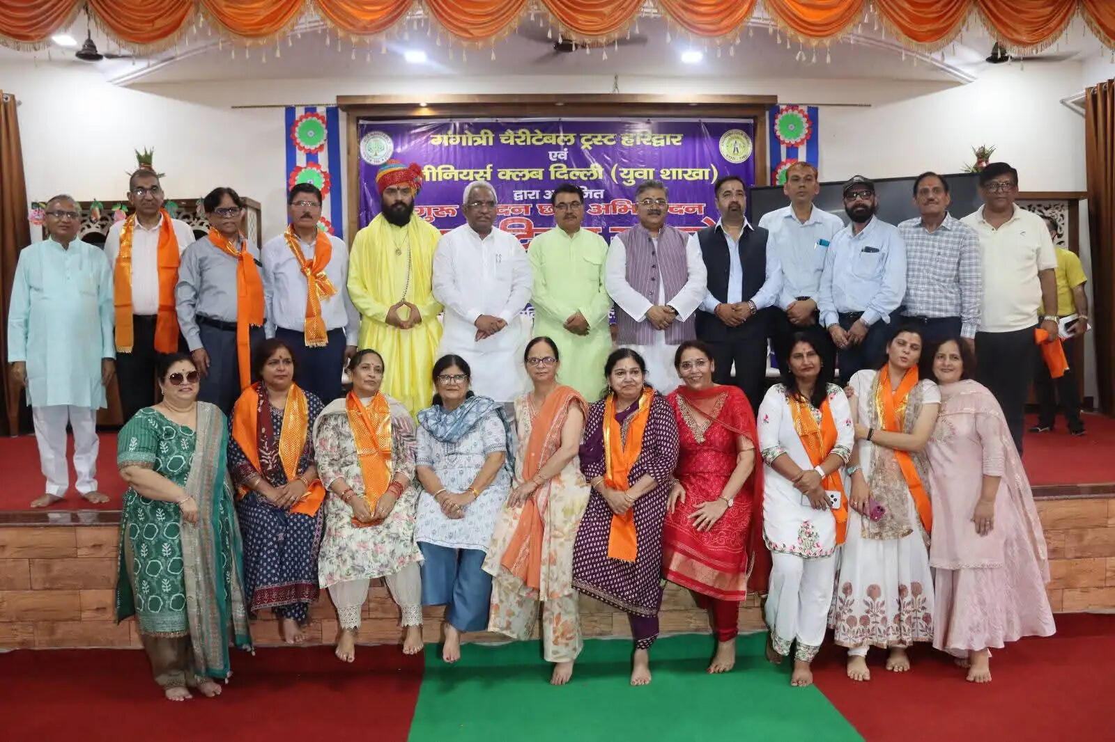 सरस्वती विद्या मंदिर में मना गुरु वंदन-छात्र अभिनंदन कार्यक्रम