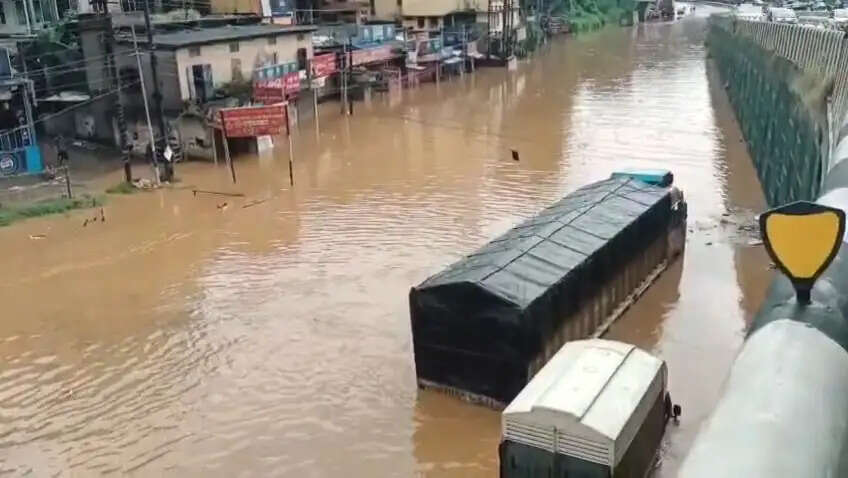 राष्ट्रीय राजमार्ग पर जल जमाव ,आवाजाढही ठप