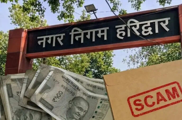 हरिद्वार नगर निगम भूमि घोटाला: आईएएस अधिकारियों कर्मेंद्र सिंह और वरुण चौधरी का निलंबन छह माह और बढ़ा