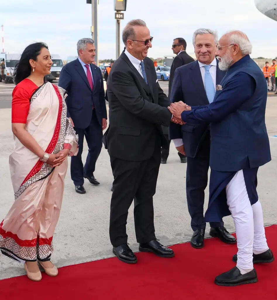 प्रधानमंत्री मोदी की इटली यात्रा, रोम से साझा किए फोटो, 'भारत-मध्य पूर्व-यूरोप आर्थिक गलियारा' रहेगा चर्चा के केंद्र में