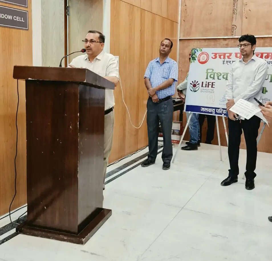रेल अधिकारी-कर्मचारियों ने ली पर्यावरण संरक्षण व स्वच्छता की शपथ
