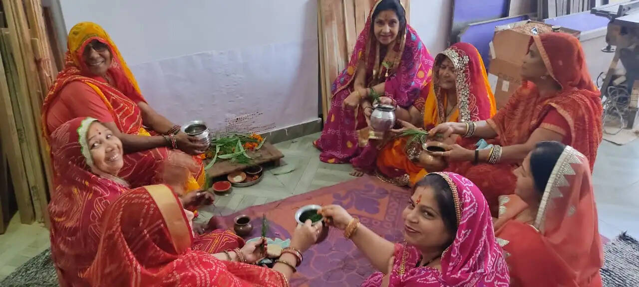 होली के बाद शुरू हुआ गणगौर पूजन, सुहागिनों और कुंवारी कन्याओं में उत्साह