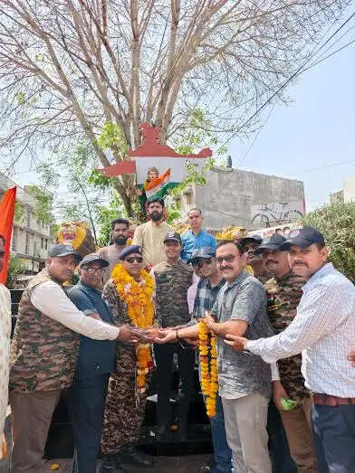 मंदसौरः सेना और अर्धसैनिक बलों से सेवानिवृत्त होकर लौटे चार जवानों का स्वागत
