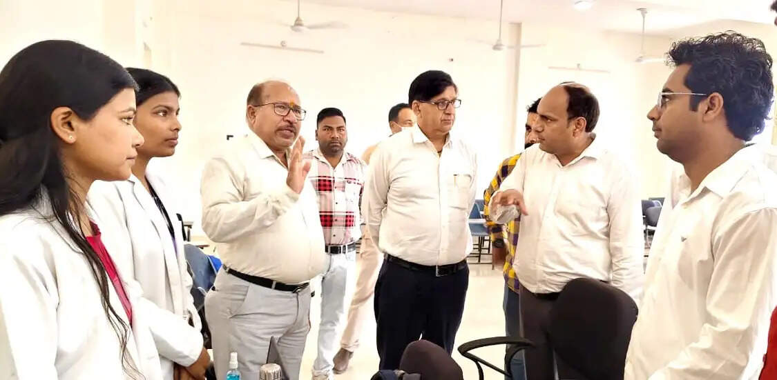 सुरक्षित मातृत्व और स्वस्थ शिशु के लिए बहुउद्देशीय स्वास्थ्य शिविर