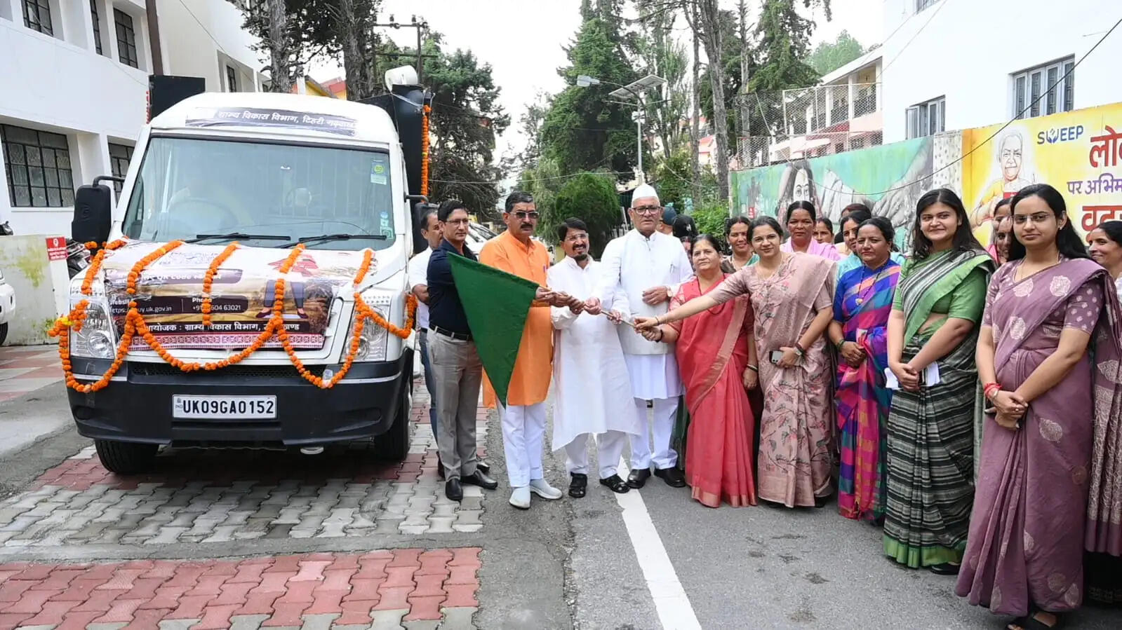 नई&nbsp;टिहरी&nbsp;में&nbsp;उद्यमशाला&nbsp;याेजना&nbsp;के&nbsp;तहत&nbsp;प्रचार&nbsp;वाहन&nbsp;काे&nbsp;किया&nbsp;रवाना