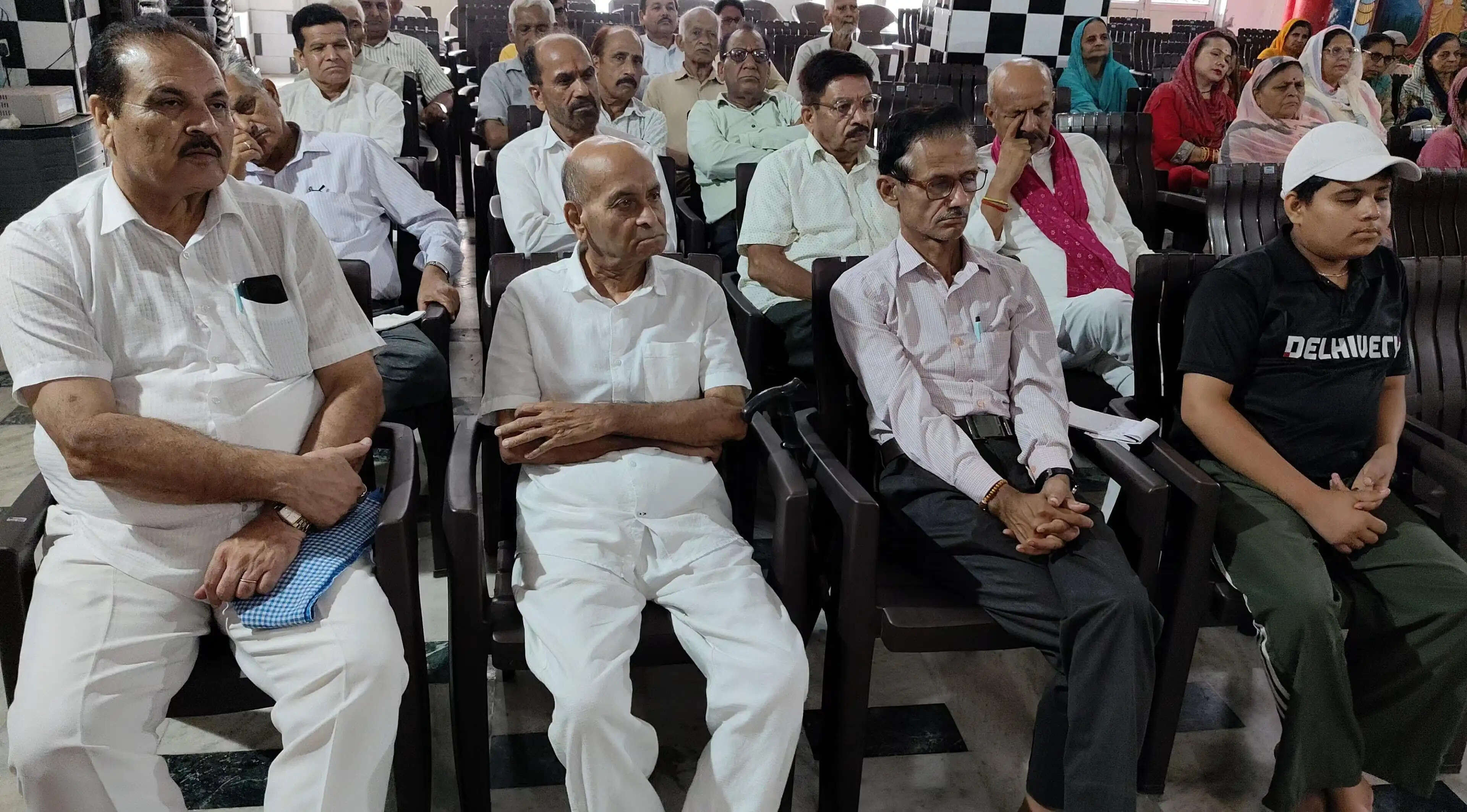 अमृत कथा के दूसरे दिन वेद ज्ञान पर प्रवचन, श्रद्धालुओं की उमड़ी भीड़