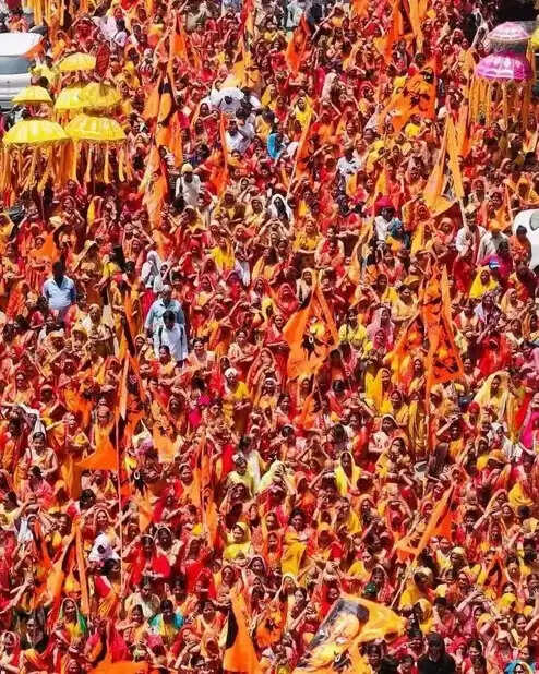 प्रयागराज में दिव्यता के साथ निकली राष्ट्र हनुमंत कथा मंगल कलश यात्रा