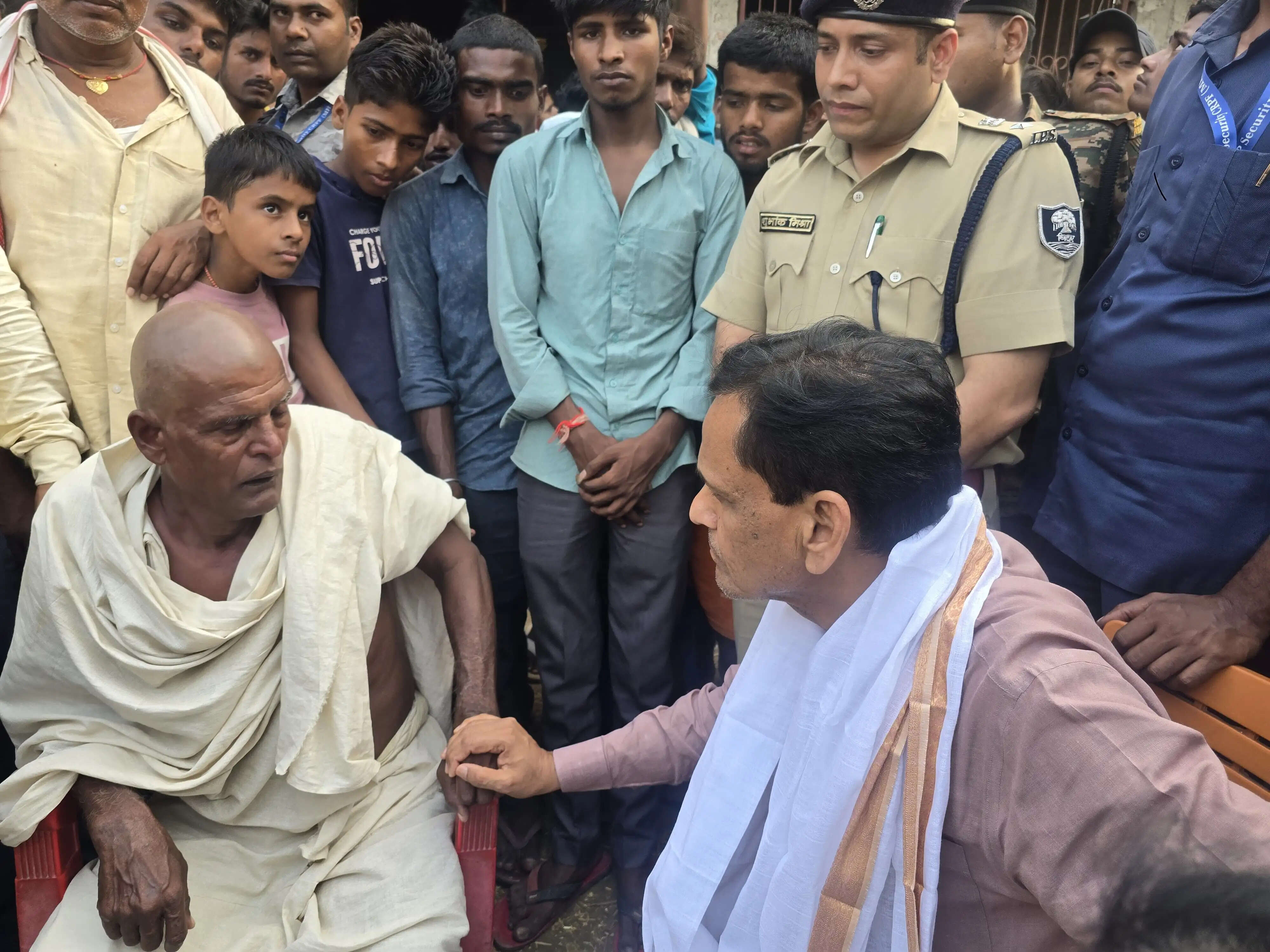 राघोपुर दियारा नाव हादसा : केंद्रीय मंत्री नित्यानंद राय ने पीड़ित परिवारों से मिलकर जताई संवेदना, मुआवजे की घोषणा