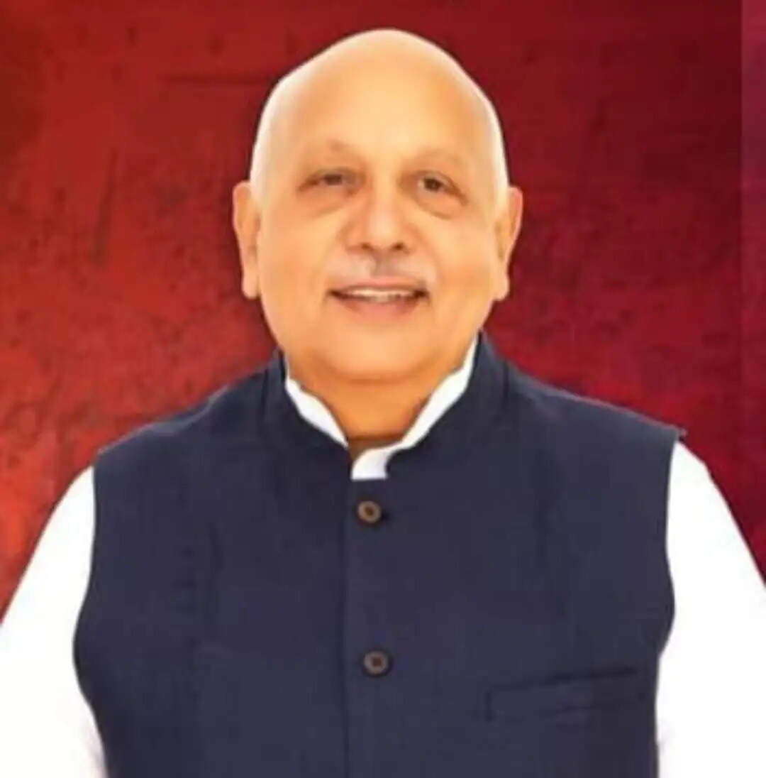देवरिया : भाजपा की ऐतिहासिक जीत पर नेताओं और कार्यकर्ताओं में खुशी की लहर, मिष्ठान खिलाकर मनाया जश्न