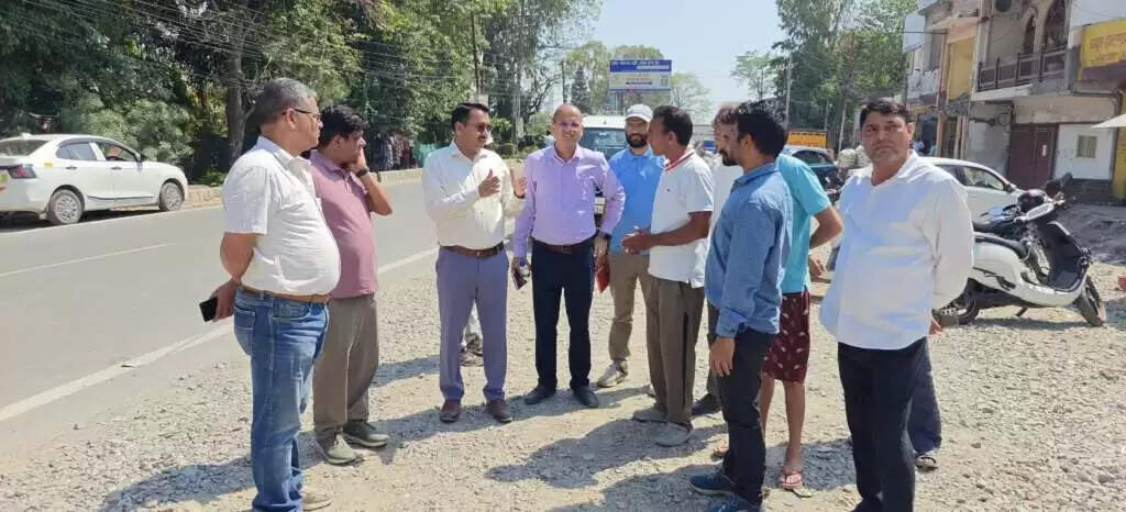 सड़क चौड़ीकरण व ड्रेनेज कार्यों का सिटी मजिस्ट्रेट ने किया निरीक्षण