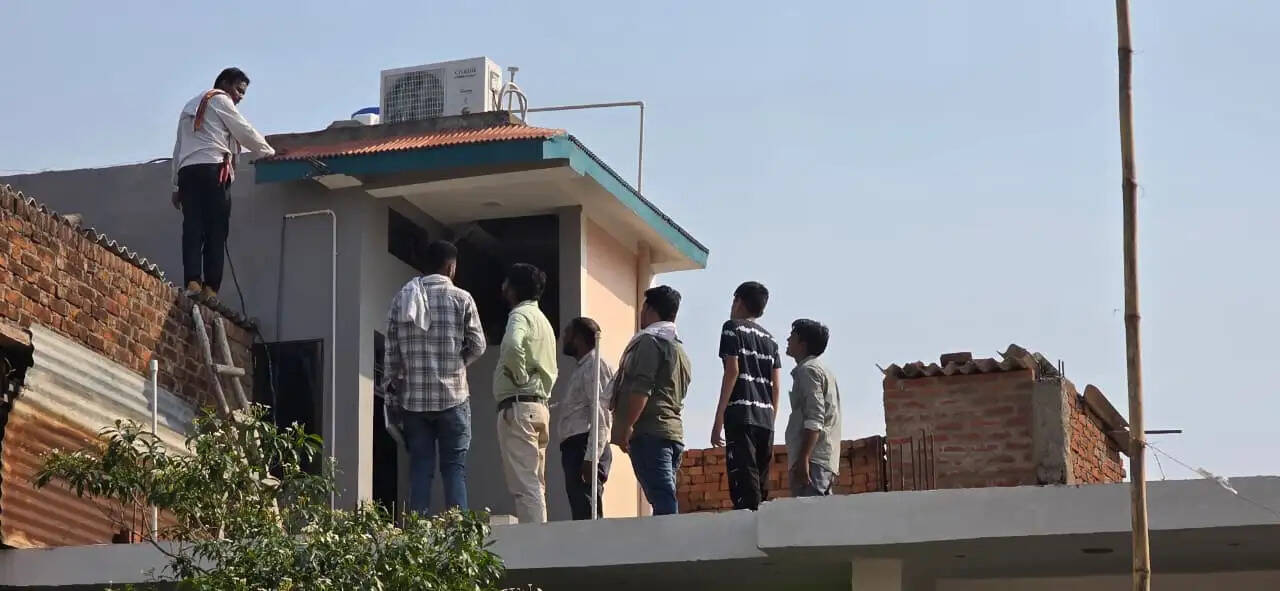 दमोह में बिजली चोरी पर शिकंजा, 12 घरों पर कार्रवाई; विभाग ने पकड़ी दो लाख की राजस्व हानि