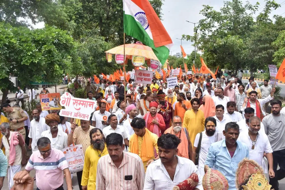 जयपुर में गौ-भक्तों की हुंकार: 'गाय को मिले राष्ट्र माता का दर्जा, गोहत्या पर लगे पूर्ण प्रतिबंध'