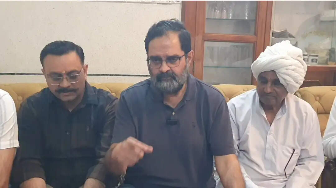 राेहतक: देश की जनता व विपक्ष के सवालो का जबाव देना सरकार की जिम्मेदारी : बृजेन्द्र सिंह