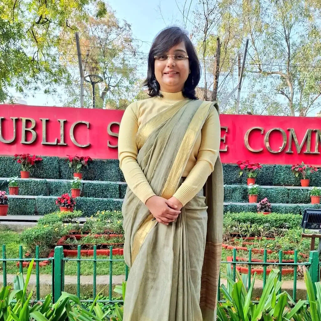 यूपी&nbsp;के&nbsp;गाजीपुर&nbsp;की&nbsp;आकांक्षा&nbsp;सिंह&nbsp;301वीं&nbsp;रैंक&nbsp;पाने&nbsp;वाली&nbsp;सफल&nbsp;अभ्यर्थी&nbsp;ः&nbsp;यूपीएससी