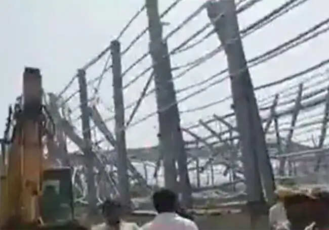 महाराष्ट्र के रायगढ़ जिले में निर्माणाधीन का ढांचा गिरा, 8 मजदूर घायल