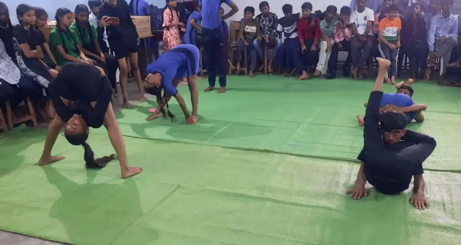 जिला स्तरीय शालेय योग स्पर्धा में खिलाड़ियों ने दिखाई प्रतिभा