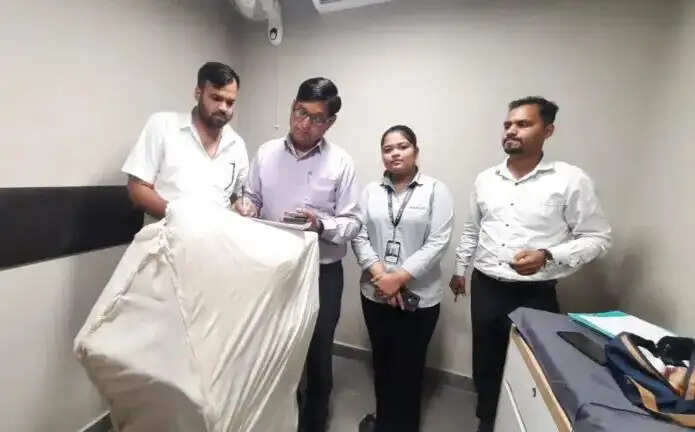 अल्ट्रासाउंड केंद्रों का निरीक्षण, दो अस्पतालों की मशीनें सील