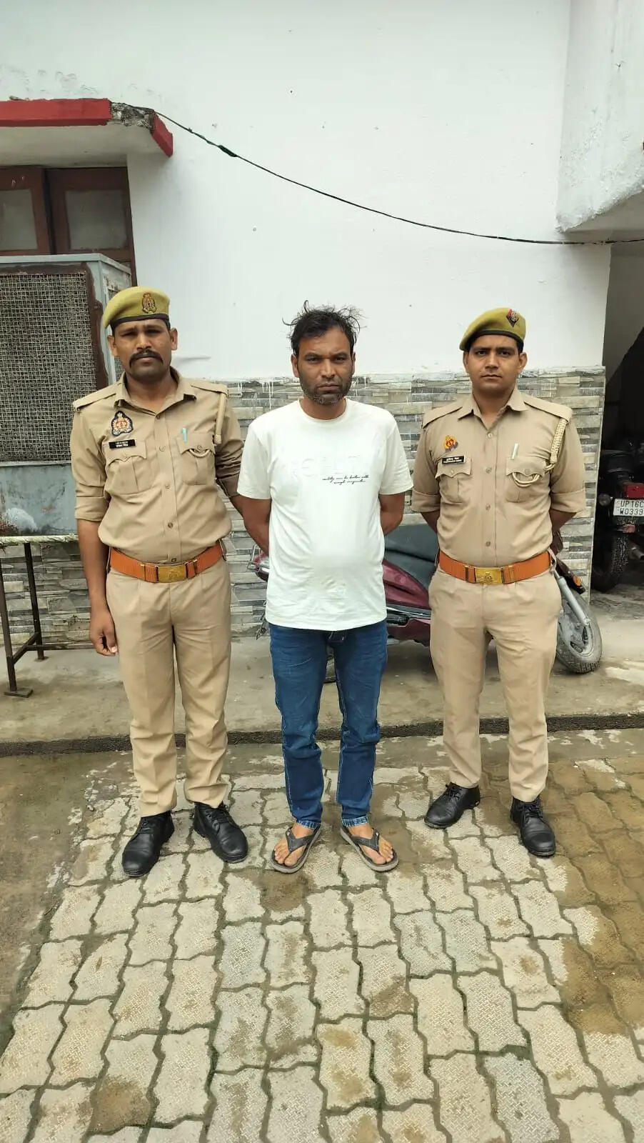 कानपुर पुलिस ने किडनी गिरोह के सदस्य परवेज सैफी को किया गिरफ्तार, नौ लाख रुपये भी बरामद