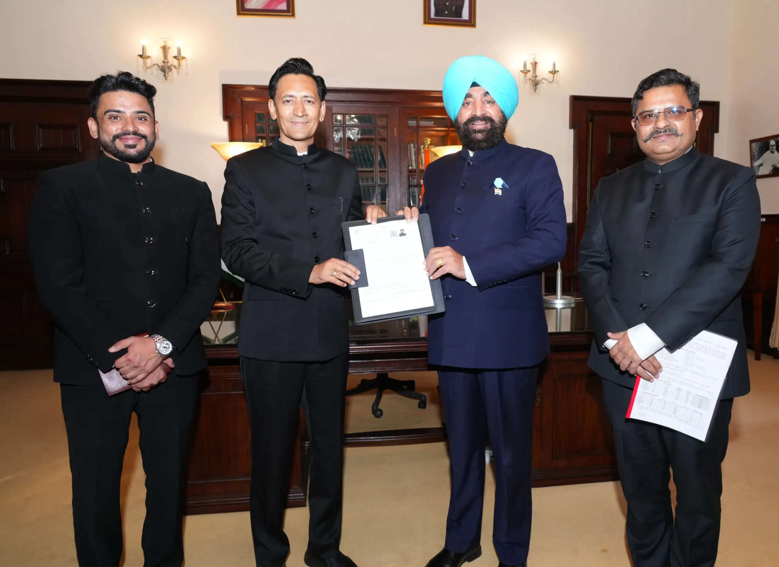 विशेष गहन पुनरीक्षण अभियान प्रारंभ, मतदाताओं को घर-घर वितरित किये जा रहे गणना प्रपत्र