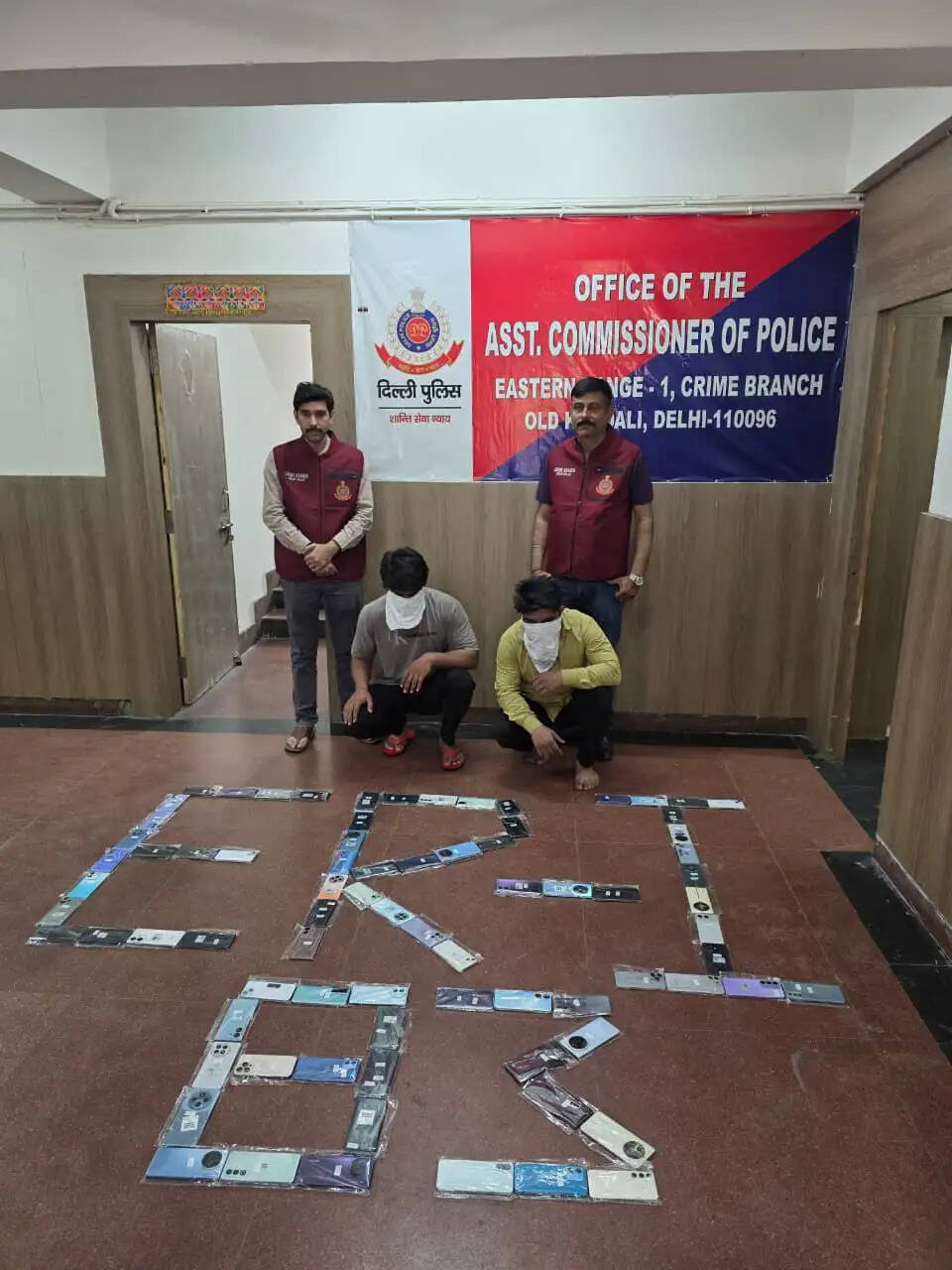 83 चोरी के मोबाइल के साथ दो गिरफ्तार, बांग्लादेश भेजने की थी तैयारी