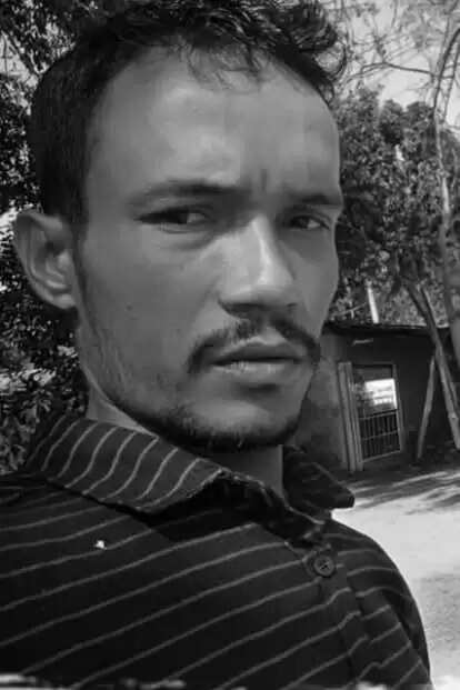 दीवार से टकराई बाइक, दो की मौत