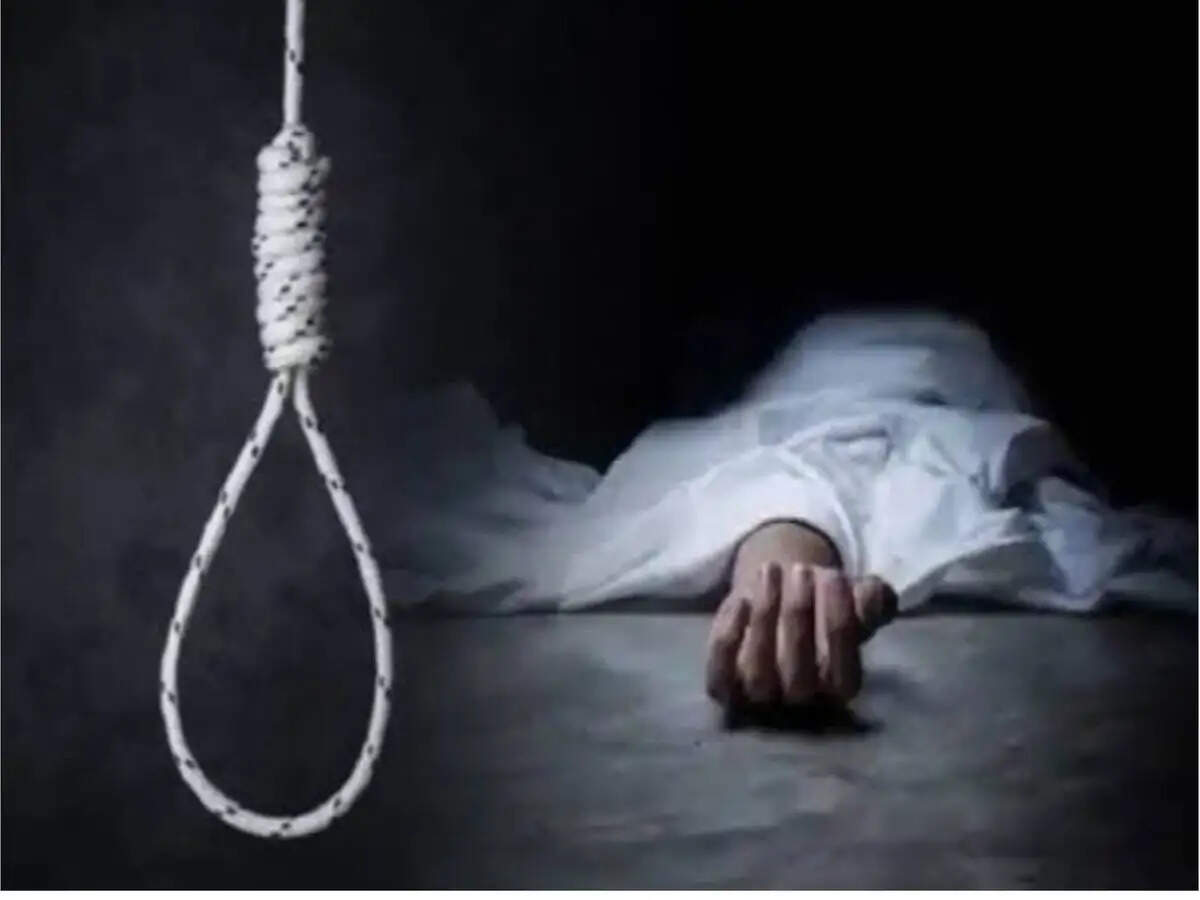 प्रॉपर्टी डीलर ने की आत्महत्या, बहू ने लगाया था छेड़छाड़ का आरोप