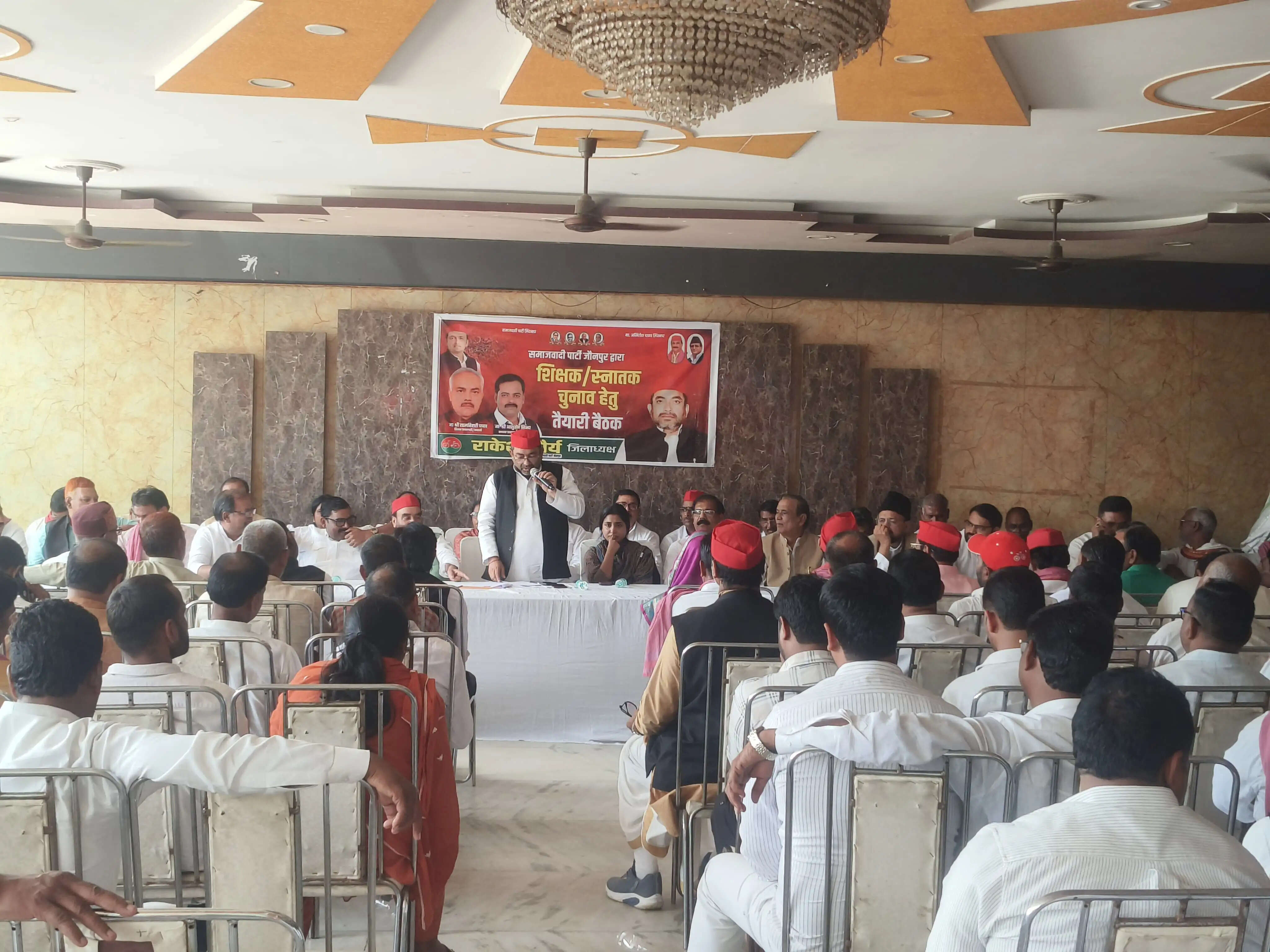 शिक्षक-स्नातक एमएलसी चुनाव को लेकर सपा ने कसी कमर, कार्यकर्ताओं को दिए दिशा-निर्देश