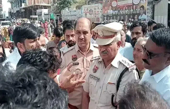 रेवाड़ी में लापता नाबालिग का सुराग नहीं मिलने पर ग्रामीणों ने लगाया जाम