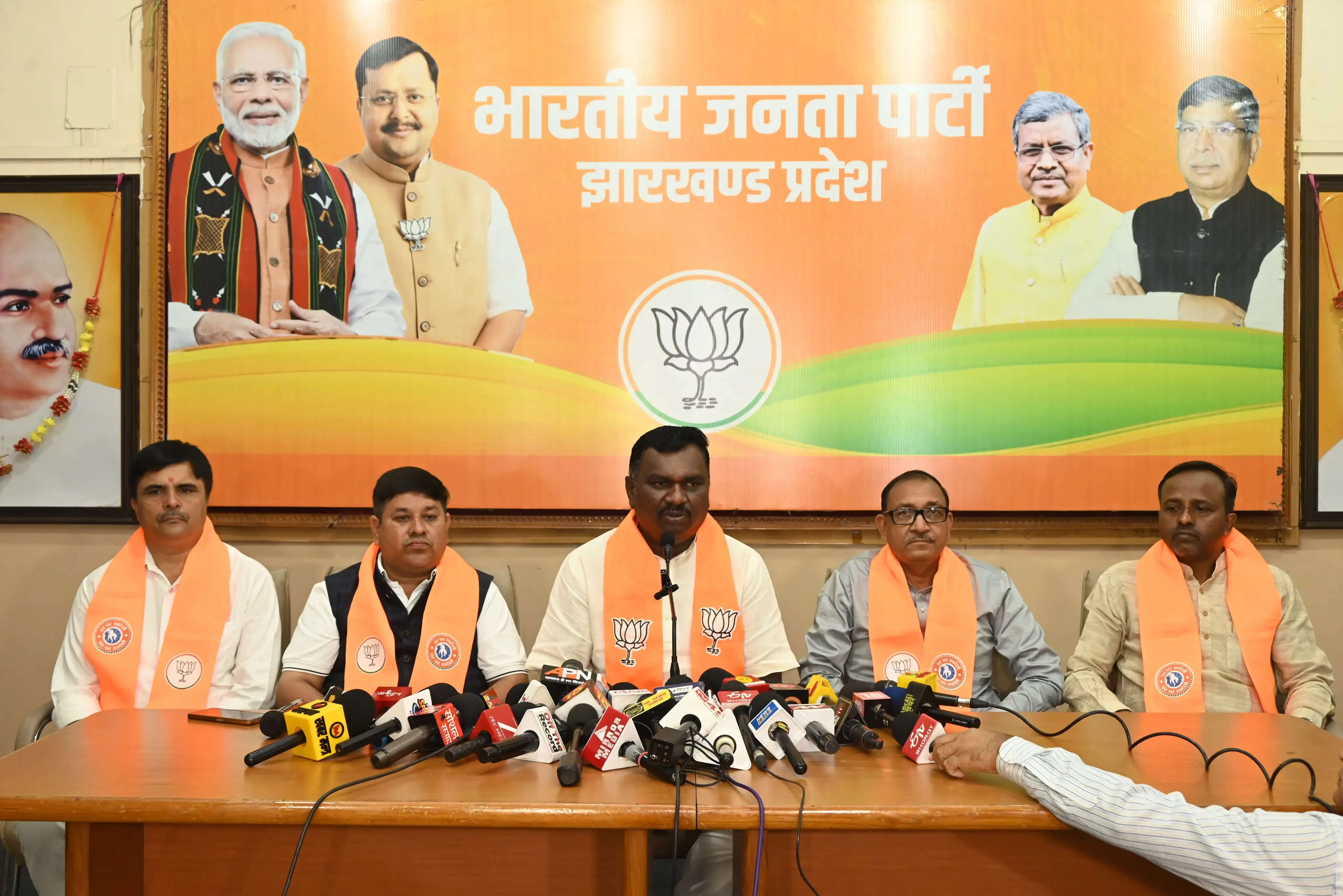 भर्ती परीक्षाओं में कथित अनियमितताओं पर भाजपा का आंदोलन तेज, सीबीआई जांच और मुख्यमंत्री के इस्तीफे की मांग