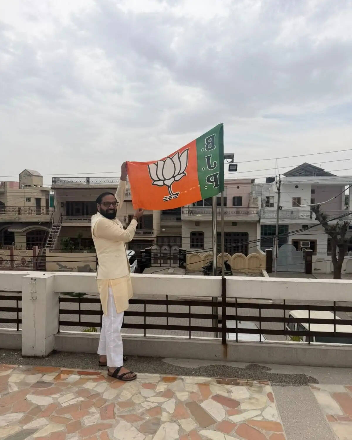 जींद : भाजपा स्थापना दिवस पर घरों पर फहराए पार्टी के झंडे