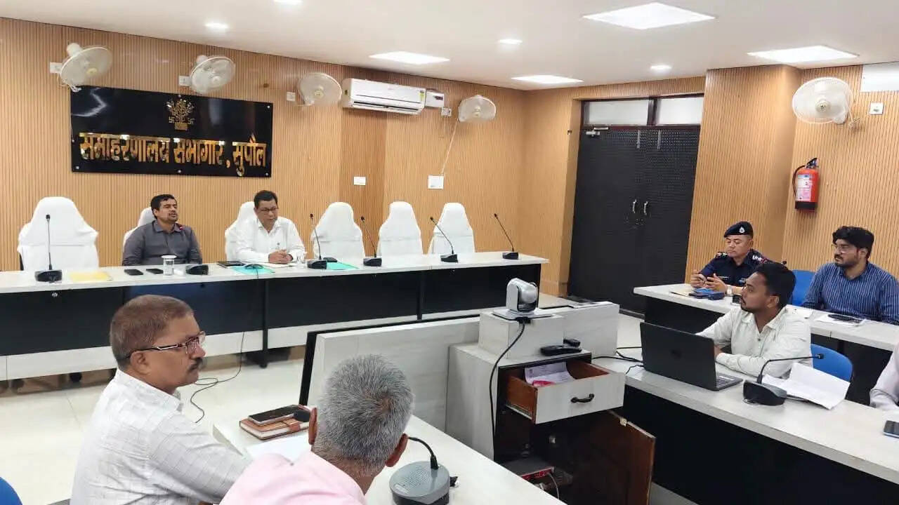सुपौल में बाढ़-सुखाड़ को लेकर अलर्ट, डीएम ने संवेदनशील तटबंधों की निगरानी के दिए सख्त निर्देश