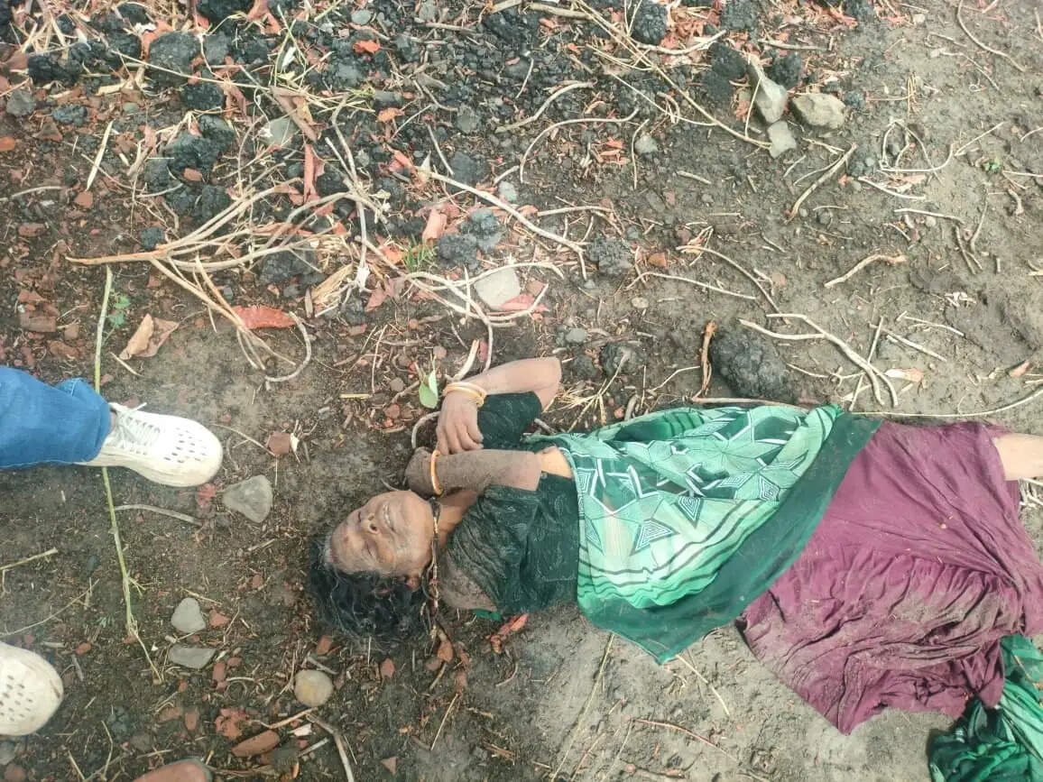 राजगढ़ः खेत में महुआ के पेड़ के नीचे मृत अवस्था में मिली बुजुर्ग महिला, जांच शुरू