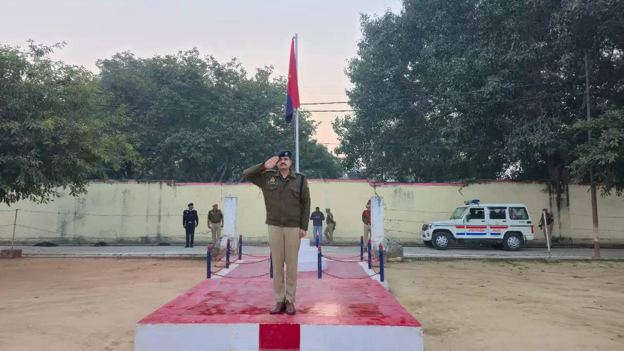 एसपी अभिषेक भारती ने पुलिस लाइन में परेड की सलामी ली, व्यवस्थाओं का किया निरीक्षण