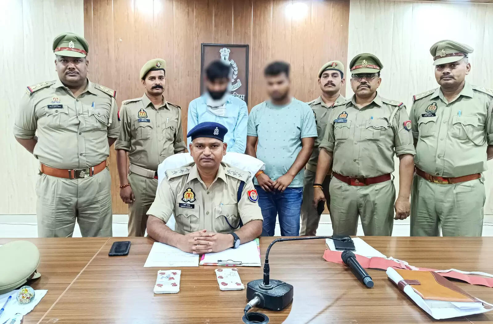 दो शातिर ठग गिरफ्तार, बड़े नेताओं का नाम लेकर कर रहे थे धोखाधड़ी