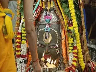 महाकाल की भस्म आरती में शामिल हुए पार्श्वगायक बी प्राक