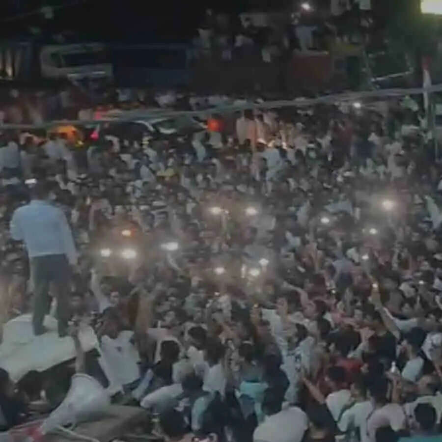 पश्चिम बंगाल के मालदा में मतदाता सूची पर बवाल, आठ घंटे बाद देररात मुक्त कराए जा सके सात अधिकारी