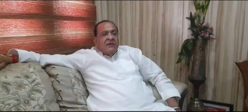 नेता प्रतिपक्ष आर्या ने दिया परिवारवाद को लेकर कड़ा संदेश बोले बेटा संजीव नहीं लड़ेंगे विधानसभा चुनाव