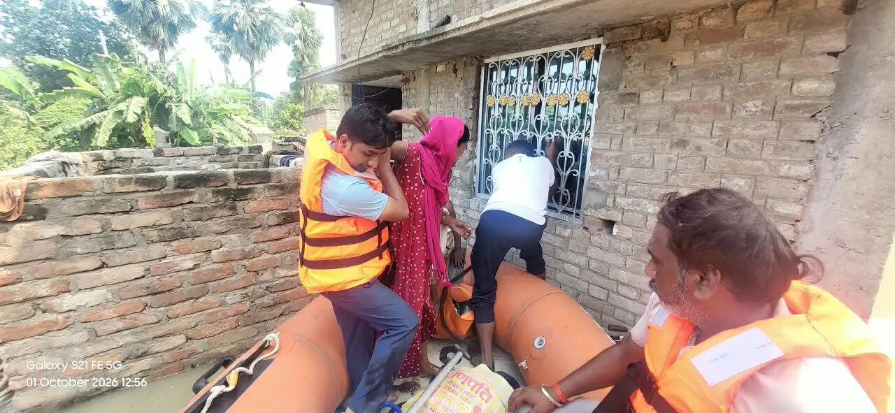 सारण जिले में 102 गांव बाढ़ से हुए प्रभावित जिलाधिकारी ने स्वयं संभाला मोर्चा युद्ध स्तर पर बचाव और राहत कार्य जारी