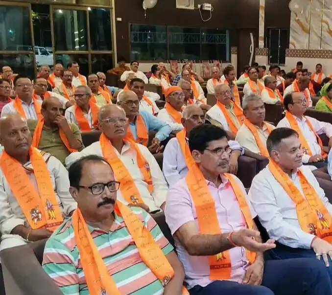 देवरिया : विहिप ने मनाया स्थापना दिवस, संगठन के उद्देश्यों पर हुई चर्चा